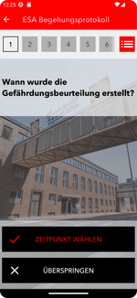 Abbildung eines Screens der Caera App, das Sturzbenachrichtigungen von Personen mit Optionen zur Navigation, Alarmierung der Rettungsdienste und Not-Kontaktaufnahme aufzeigt.